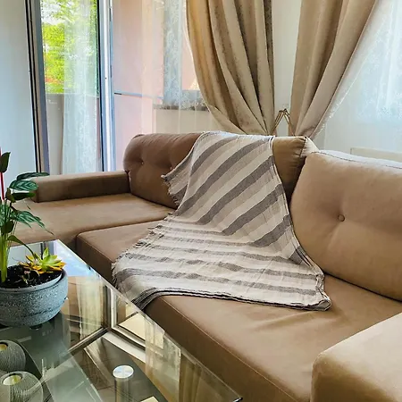 Gloria's Place Bucureşti